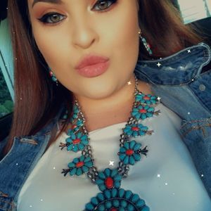 Meet your Posher, Alejandra